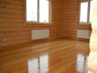 Kylpyhuoneen lattian kyllästyksen valinta ja levitys Kuinka käsitellä puulattiaa uudessa talossa