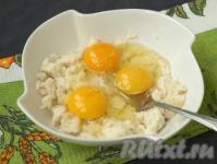 Trứng bác trong bánh mì: những cách khác nhau để chế biến món trứng tráng với bánh mì đen