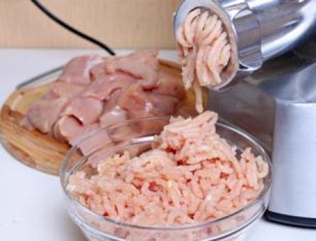 Faire des saucisses maison : recette et description des étapes de cuisson