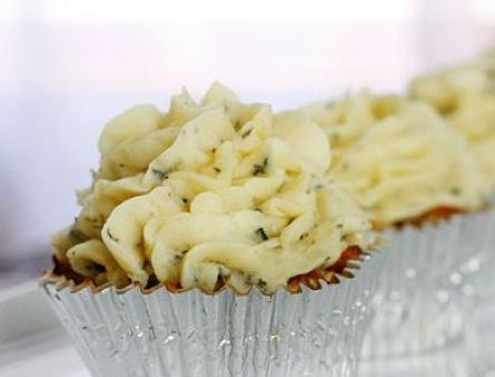 Learn how to make perfect cupcakes with cream on top