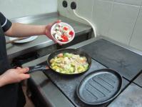 Cooking tricks and recipes for pork with vegetables in a frying pan