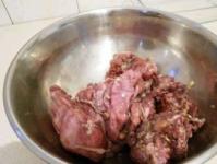 Кулинарные рецепты и фоторецепты Как приготовить кролика с черносливом и сметаной