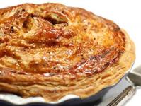 Pie with minced meat and puff pastry potatoes