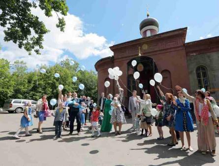 Venäjän ortodoksinen kirkko Talous- ja taloushallinto Kolminaisuuden kirkko Leningradski prospektilla